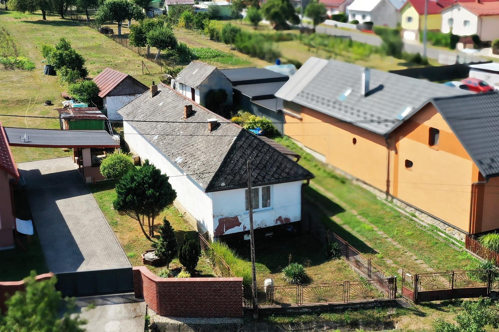 STARŠÍ RODINNÝ DOM NA PREDAJ – KVAKOVCE, PRI DOMAŠI – fotka 2