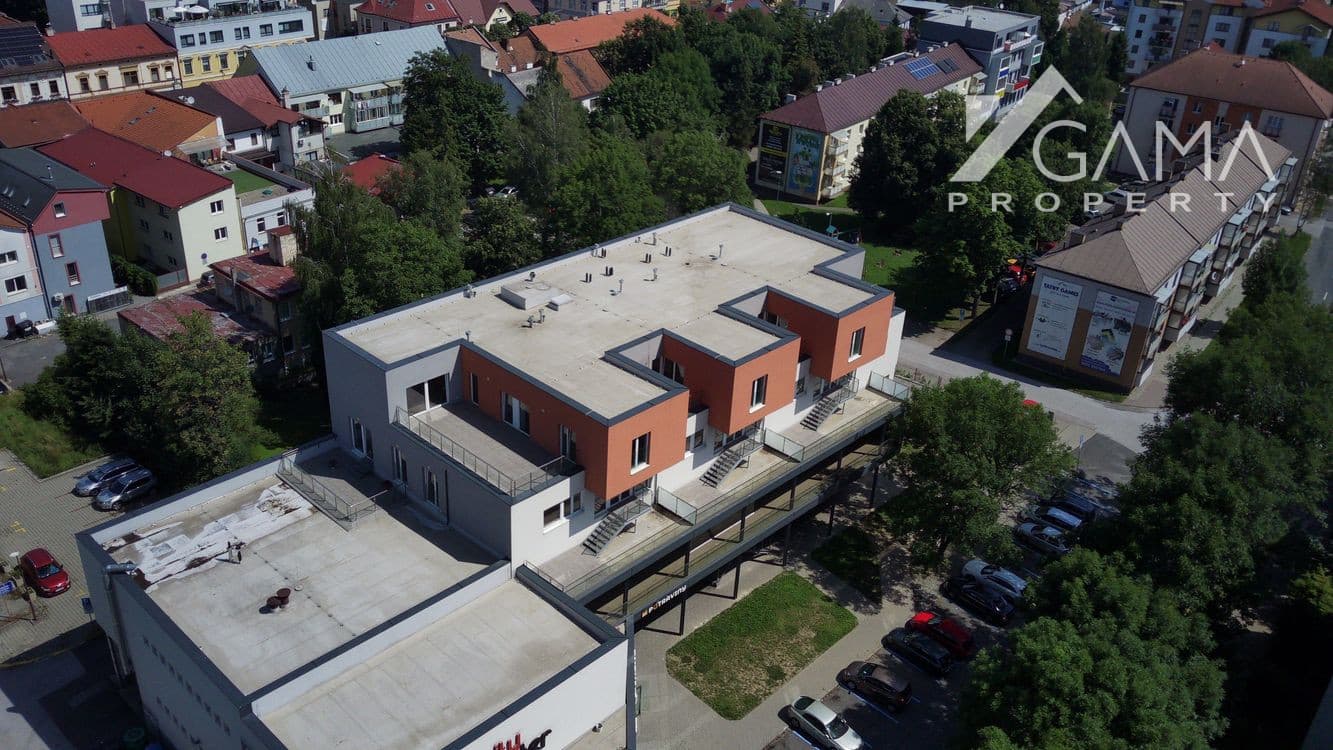 Ponúkame na predaj priestranný trojizbový byt, ktorý sa nachádza v centre mesta Poprad