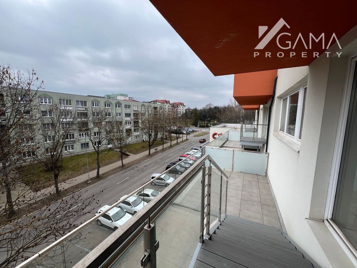 Ponúkame na predaj priestranný trojizbový byt, ktorý sa nachádza v centre mesta Poprad – fotka 2