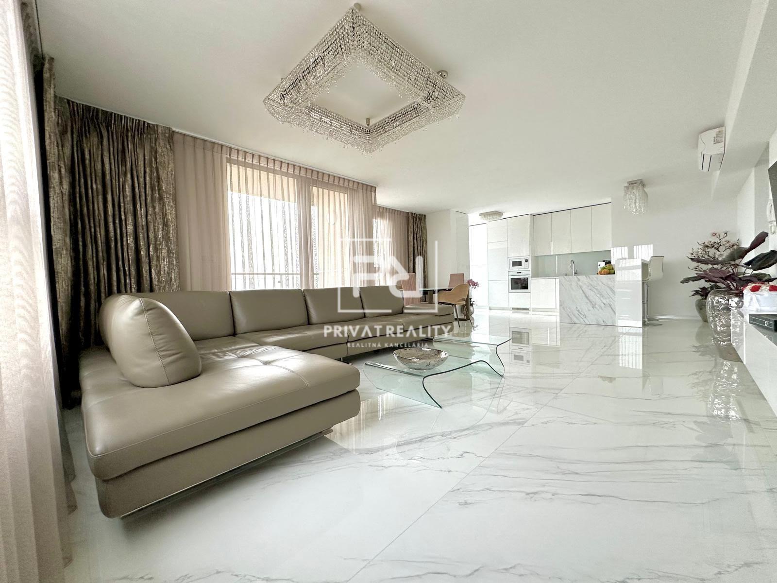 LUXUSNÝ PENTHOUSE S PANORAMATICKÝM VÝHĽADOM (23. p.)