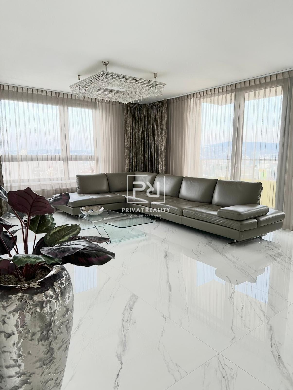 LUXUSNÝ PENTHOUSE S PANORAMATICKÝM VÝHĽADOM (23. p.) – fotka 2