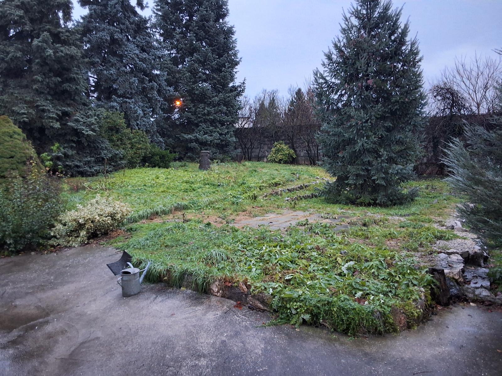 INVESTIČNÁ PRÍLEŽITOSŤ. Predaj staršieho RD s pozemkom a murovanej garáže v radovej zástavbe, Fabrická ul., NITRA – fotka 2