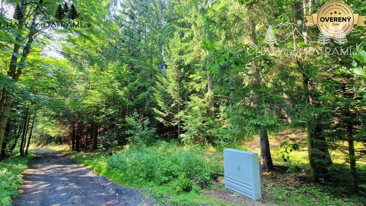 Stavebný pozemok s IS v lesnom prostredí Jarabá Nízke Tatry