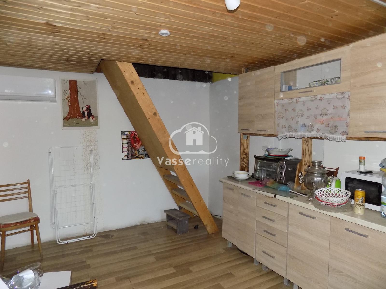 Na predaj murovaná chata na Tekvičnom poli v N. Zámkoch