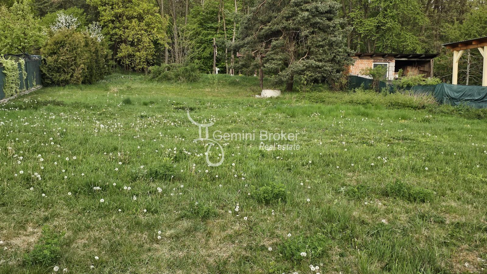 Paňovce - stavebný pozemok pod lesom 600m2