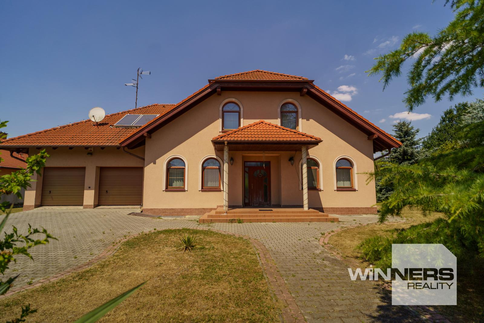 NA PREDAJ rodinný dom s pozemkom 6 048 m² a investičným potenciálom