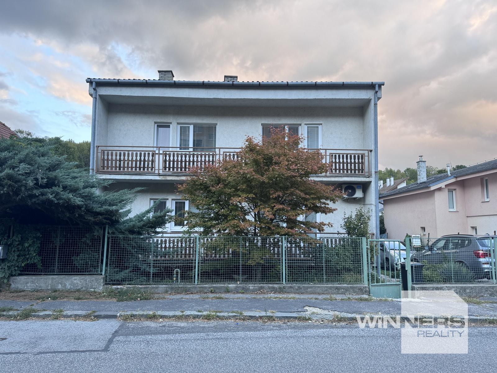 Exkluzívne predaj rodinného domu s garážou, ul. Pod rovnicami, Bratislava – Karlova Ves