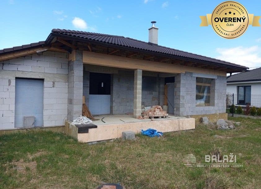 Príbovce -rodinný dom /Bungalov/ hrubá stavba – fotka 2
