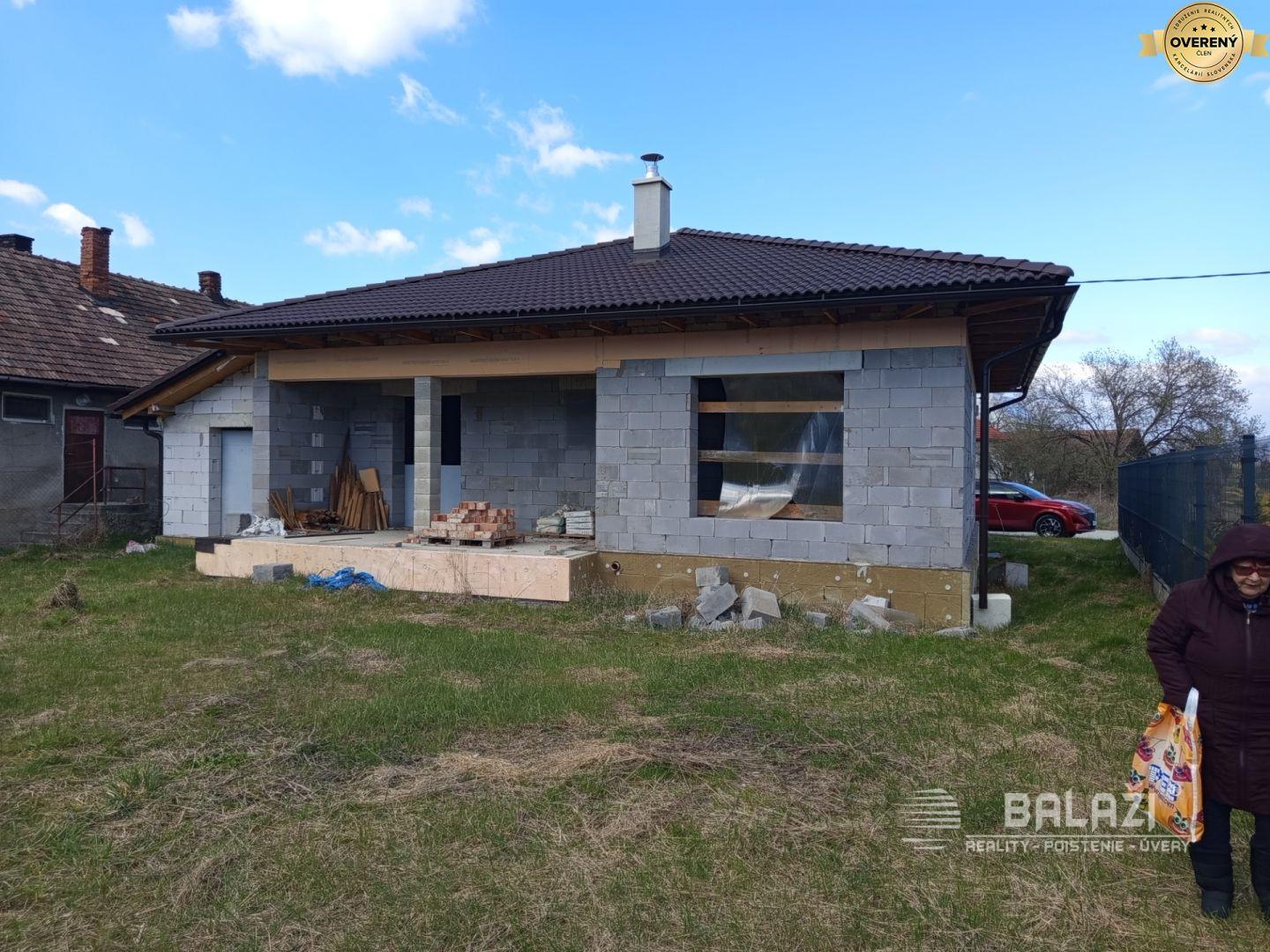 Príbovce -rodinný dom /Bungalov/ hrubá stavba