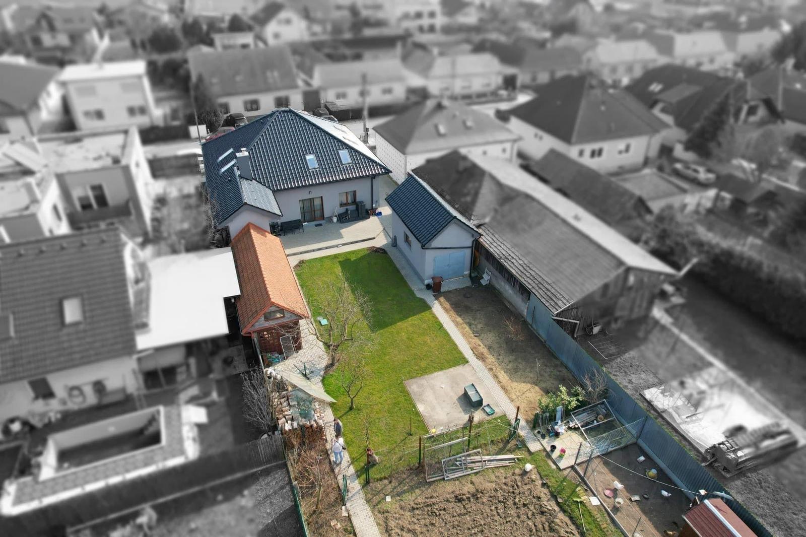 SAMOSTATNÝ RODINNÝ DOM S 8-ÁROVÝM POZEMKOM, JAROVCE – fotka 2