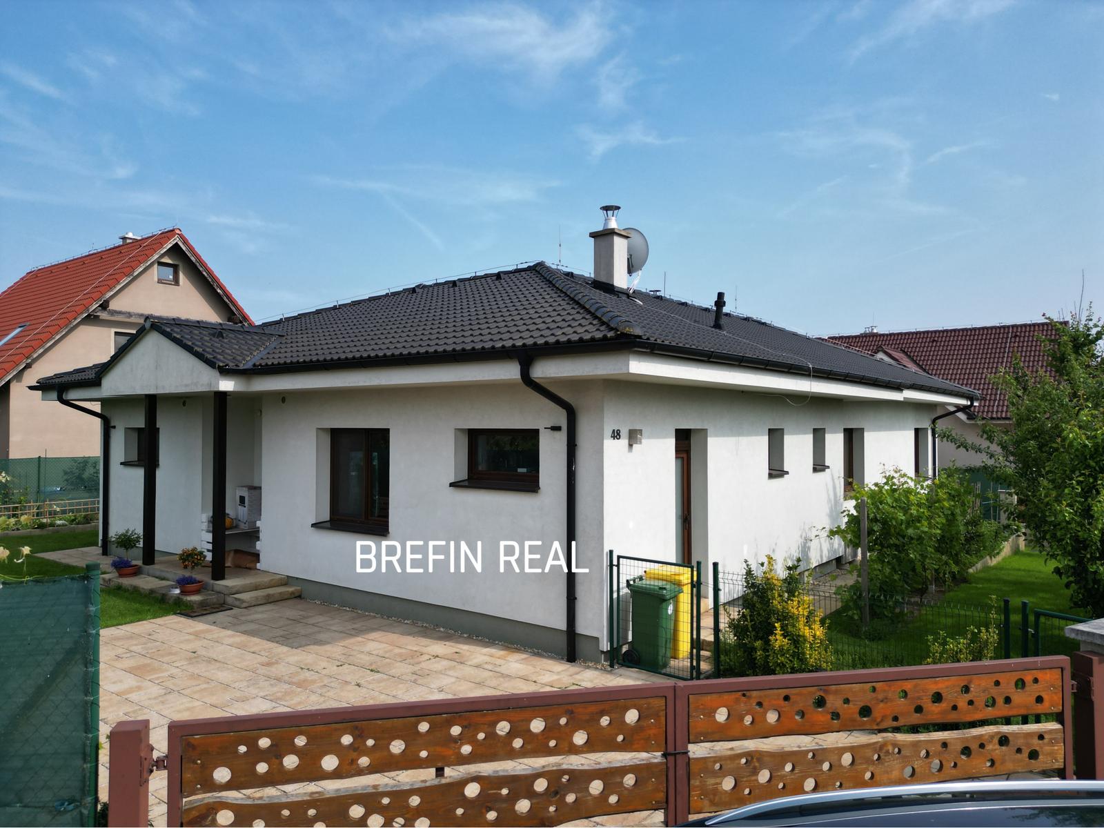 5-izbový bungalov s tromi kúpeľňami a pozemkom 769 m² – fotka 2