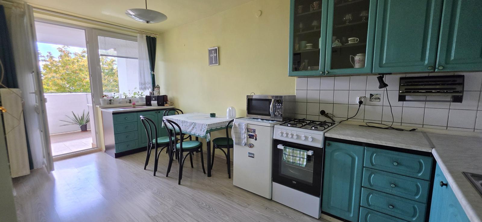 REZERVOVANÝ! 2izbový tehlový byt v centre s loggiou