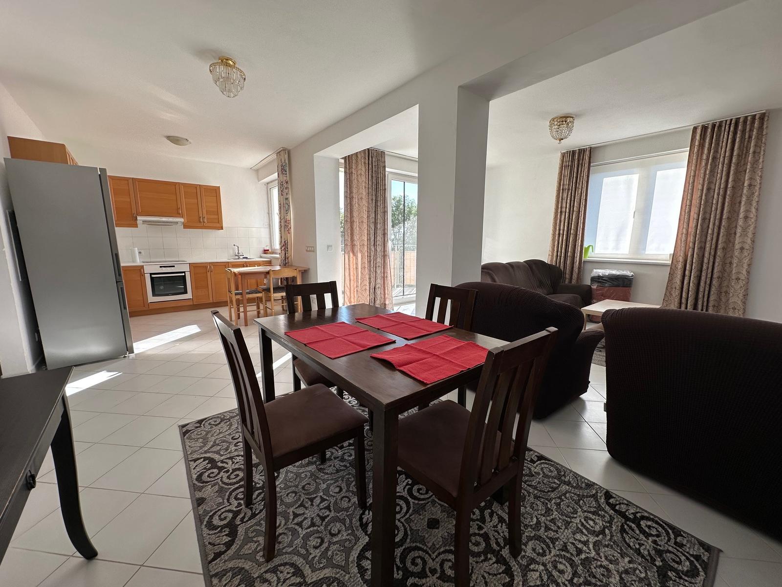 VEĽKORYSÝ 4-IZBOVÝ BYT NA KRAMÁROCH – 100 m², LOGGIA, ZELEŇ A PARKOVANIE – fotka 2