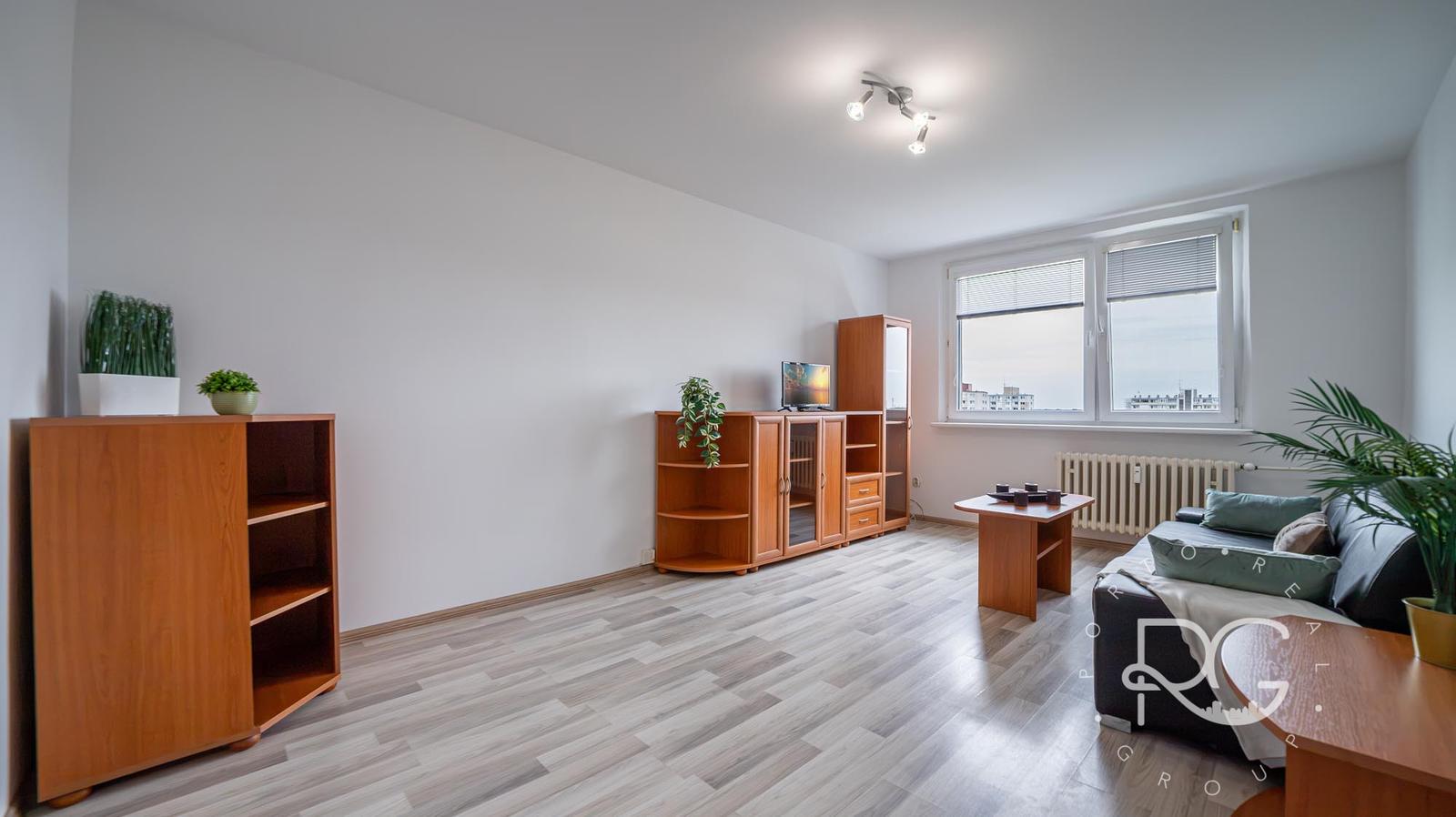 = REZERVOVANÝ = 1-izbový zariadený byt na prenájom v Petržalke