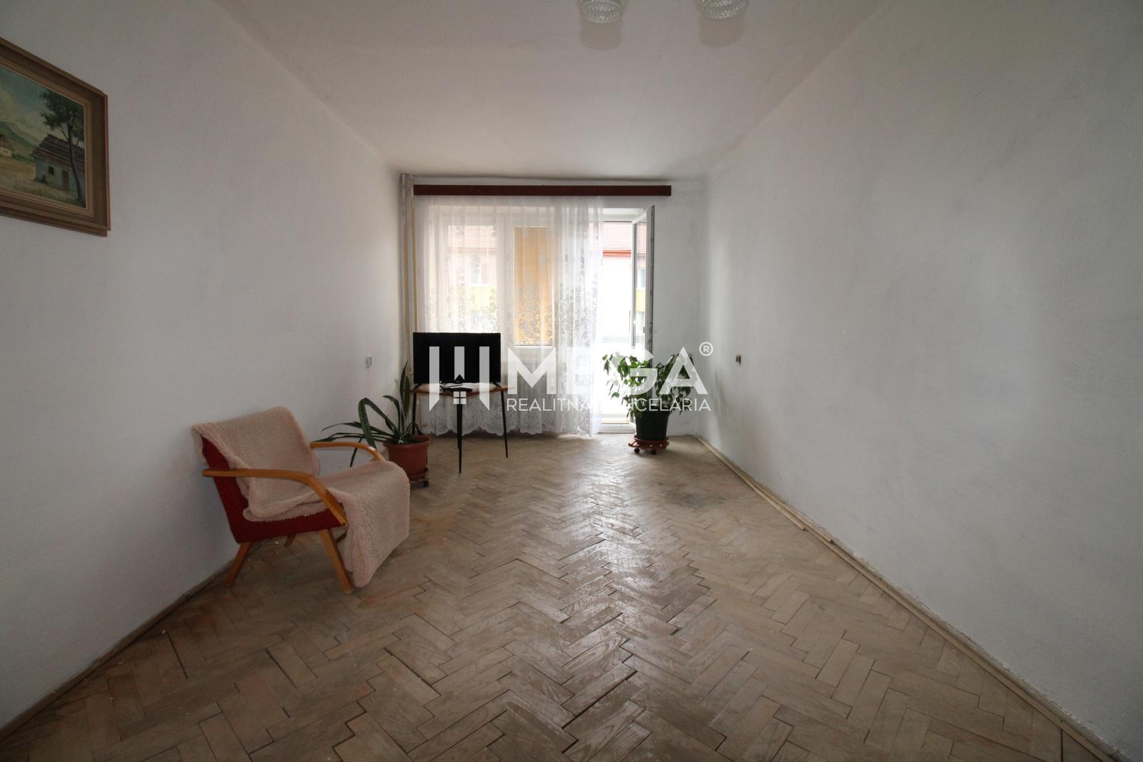 NA PREDAJ - 2 iz. byt s balkónom blízko centra mesta Humenné – fotka 2