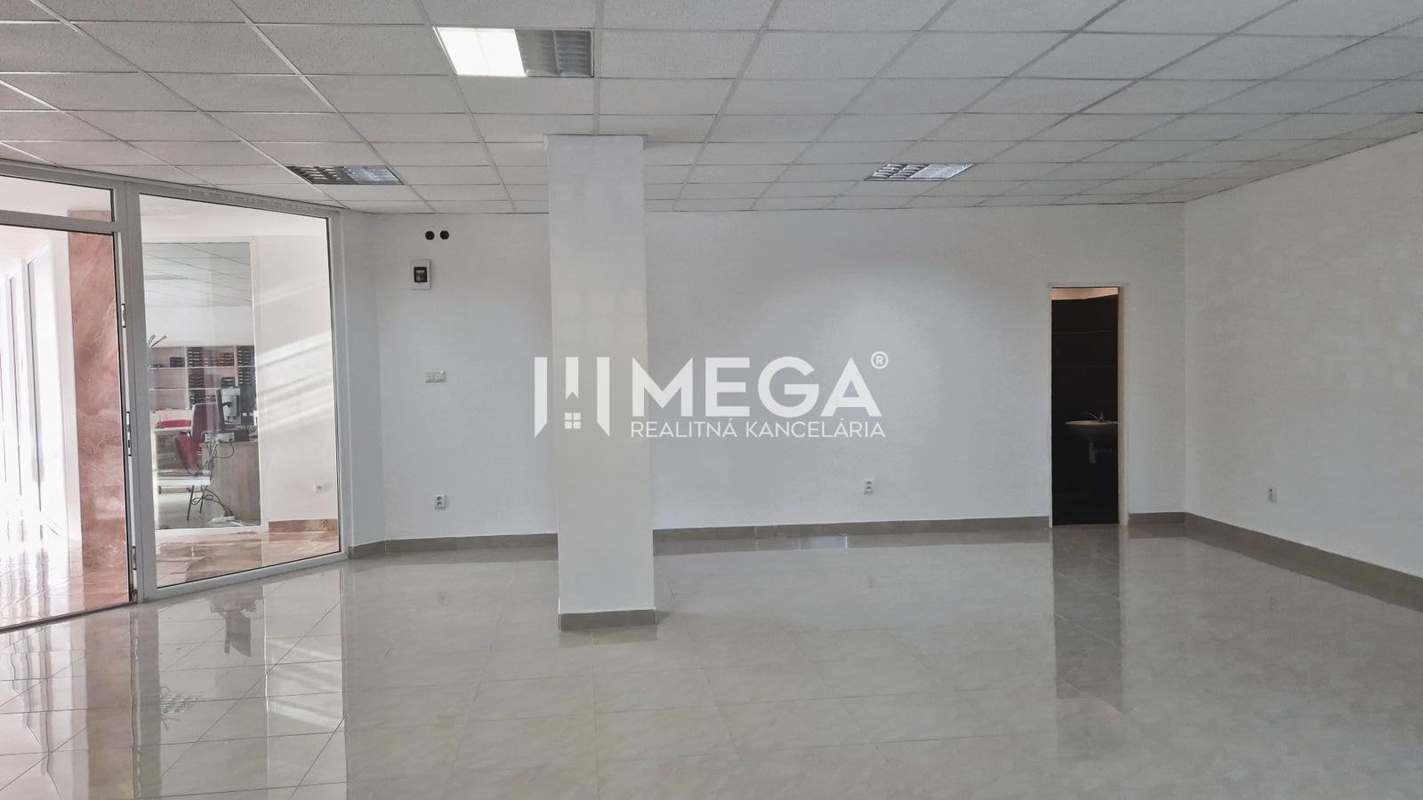 PRENÁJOM obchodného priestoru v centre Humenného (74 m2)