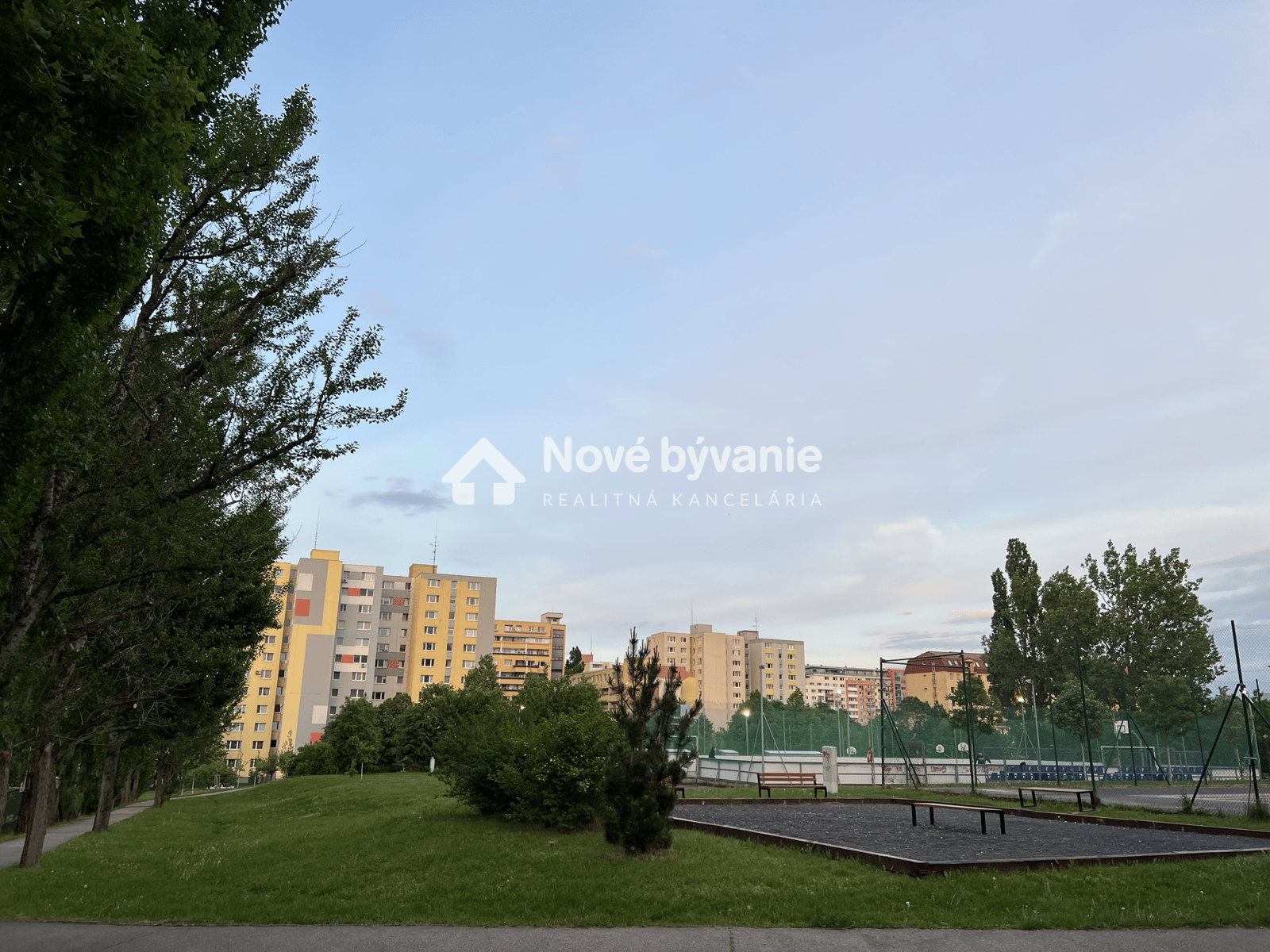 PRIPRAVUJEM NA PRENÁJOM 3 IZB BYT-DUBRAVKA OC SARATOV – fotka 2