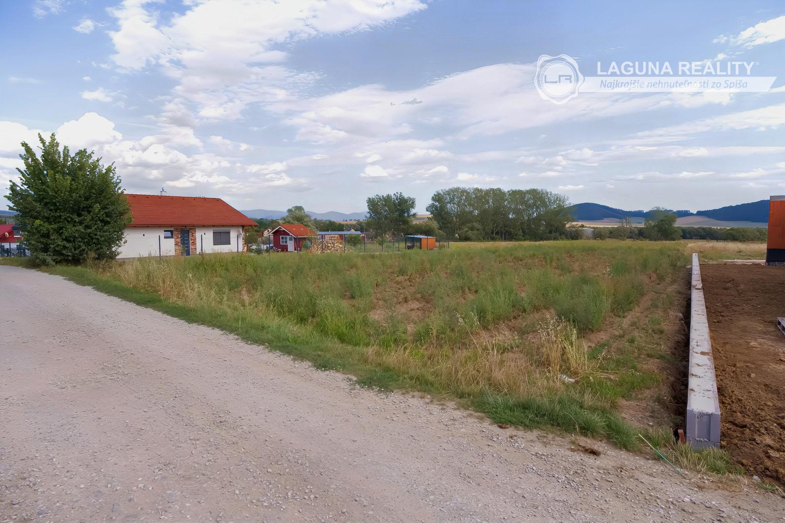 Stavebný pozemok (1 447 m²) rovinatý, s výhľadmi, Spišský Hrhov