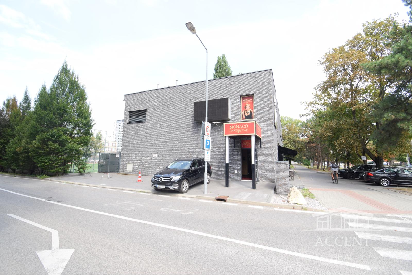 KOMERČNÉ  PRIESTORY S PARKOVANÍM (280M2) NA FREKVENTOVANEJ  TRNAVSKEJ CESTE - PRI ZIMNOM ŠTADIÓNE – fotka 2
