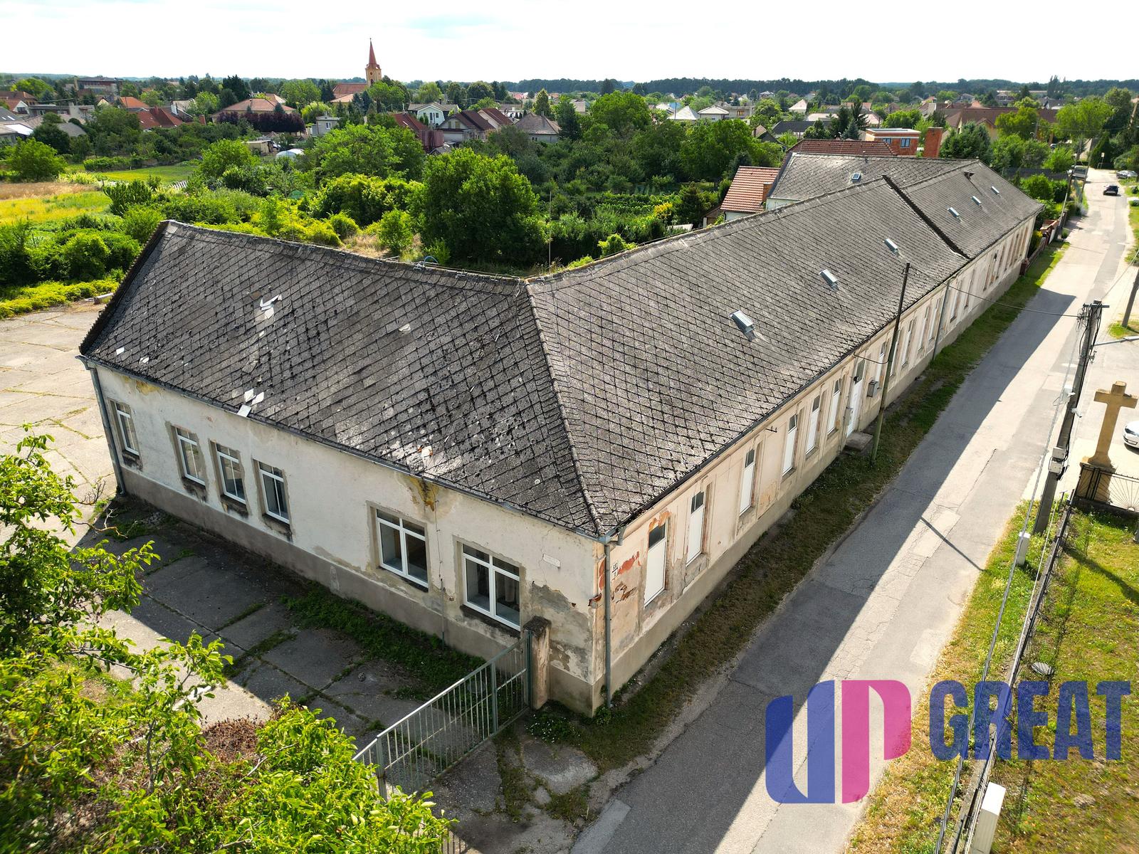 Areál v centre obce Jelka  – 5287 m² – fotka 2