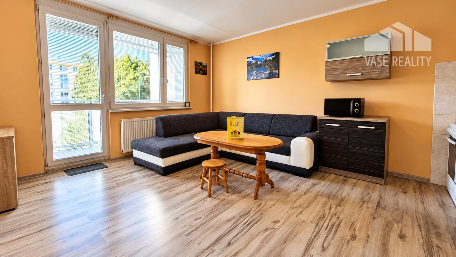 ** Na predaj priestranná garsónka 34 m² s veľkým balkónom 4,5 m² - Nové Mesto nad Váhom **