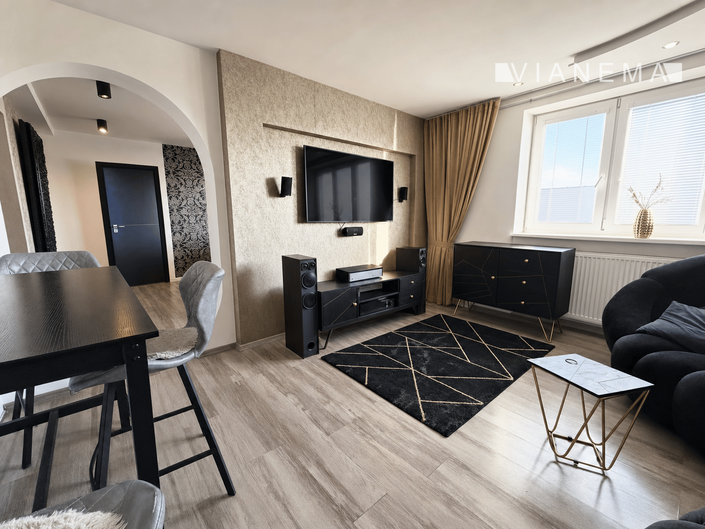 Na predaj 3 izbový byt, kompletná rekon., centrum, 74m2, PD – fotka 2