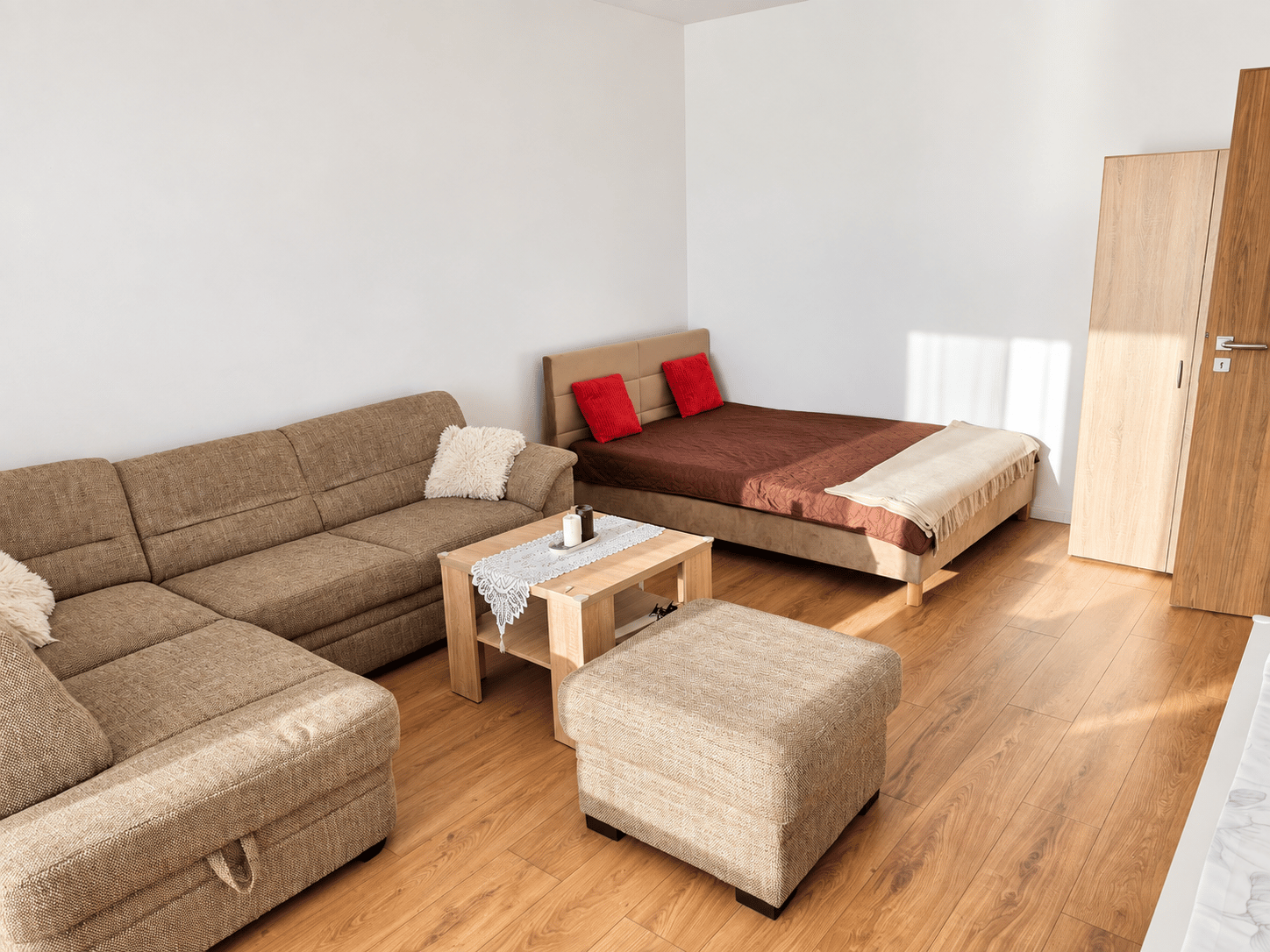 Zariadený byt s balkónom a klímou na prenájom – Dvorníky