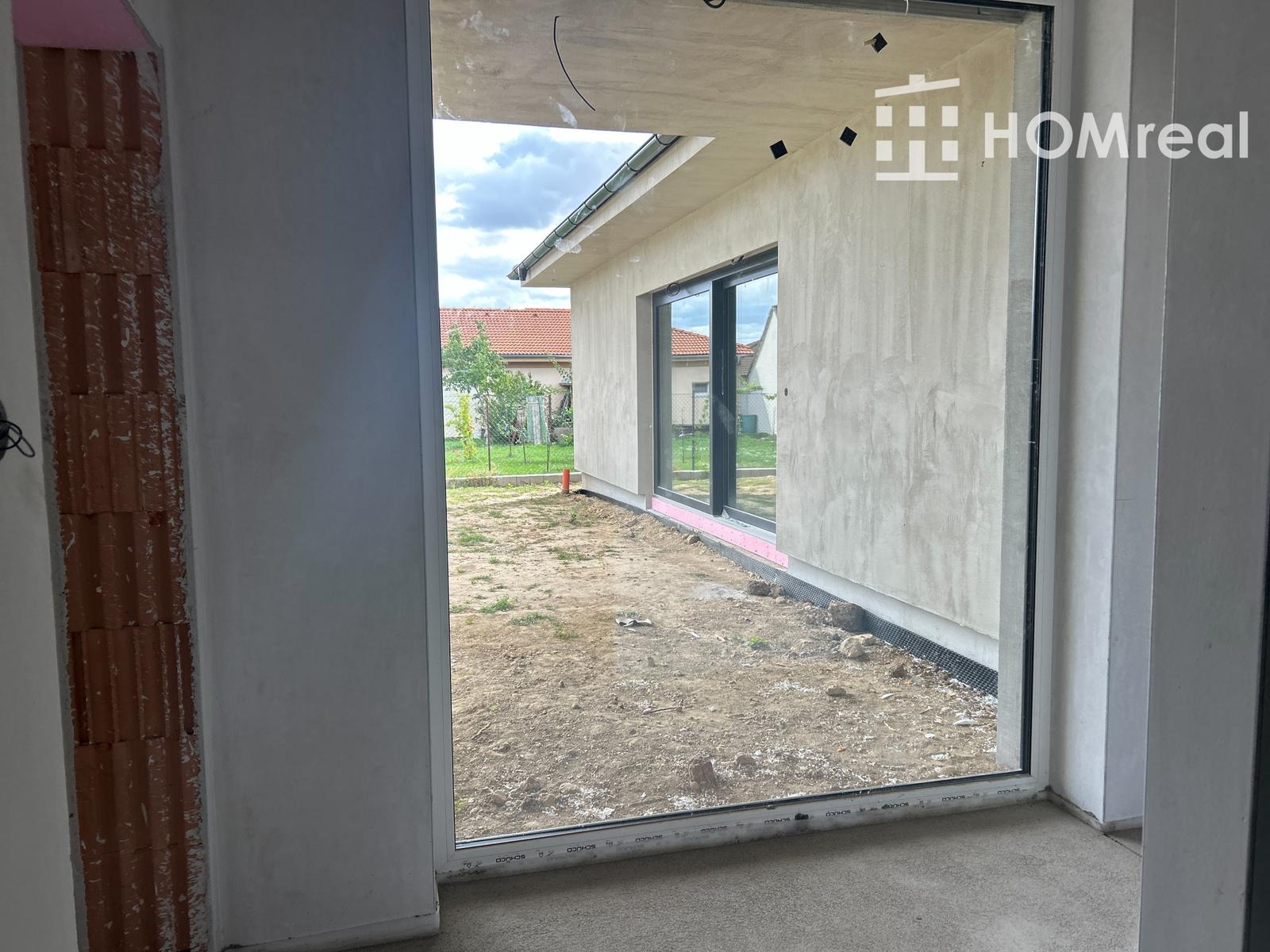 HOMreal.sk | Na predaj moderný 4-izbový rodinný dom v obci Ružindol | 150 m² | pozemok 500 m² – fotka 2