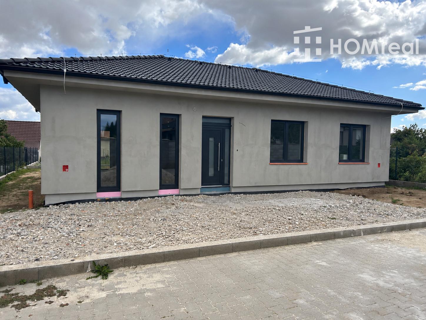 HOMreal.sk | Na predaj moderný 4-izbový rodinný dom v obci Ružindol | 150 m² | pozemok 500 m²