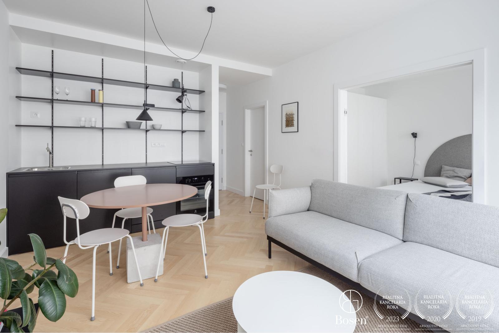 BOSEN | 1 izbový byt s garážou, ul. Dunajská, Bratislava - Staré Mesto