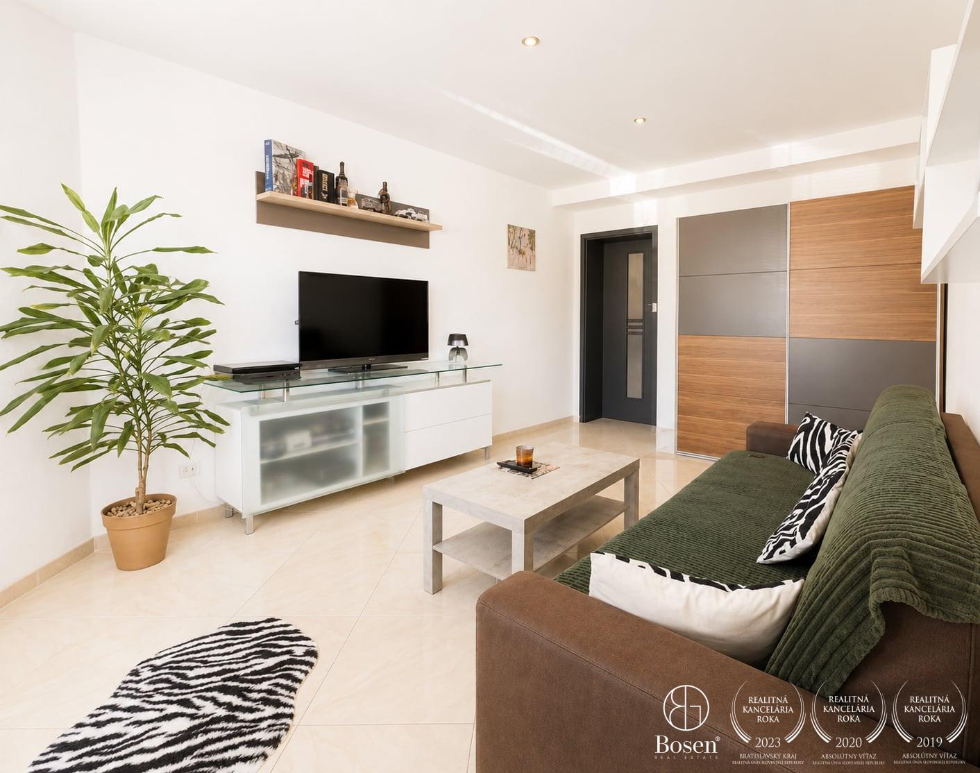BOSEN | Rodinný dom v obci Ruskovce – 279 m² | POZEMOK 1 373 m² – fotka 2