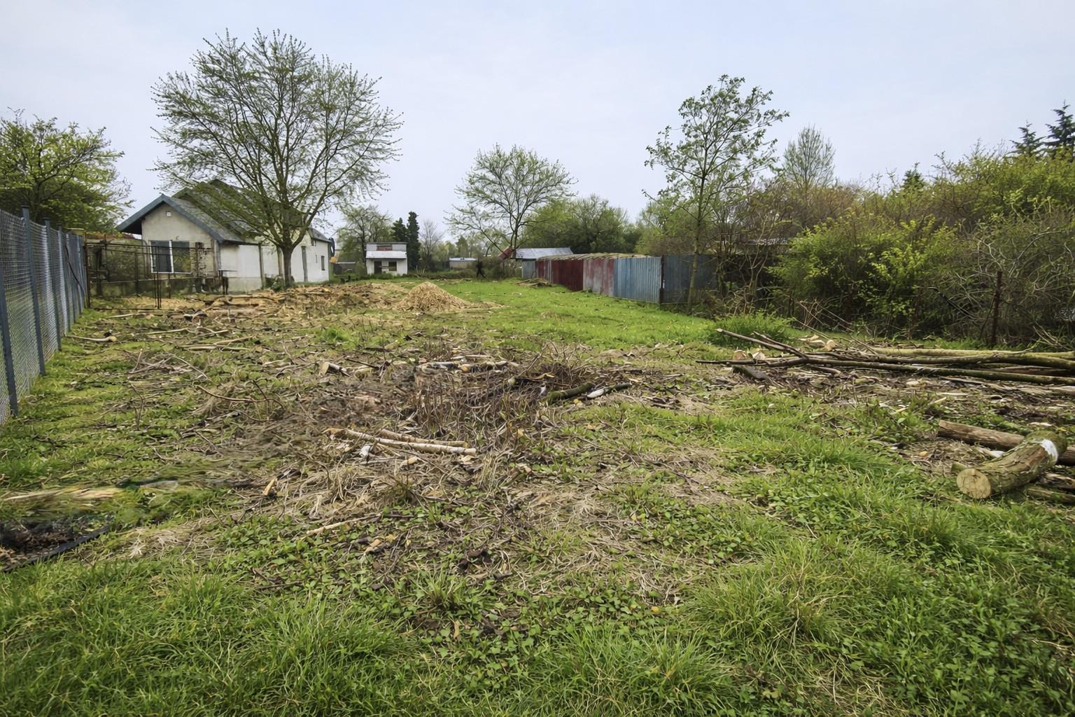 POZEMOK PRE PODNIKANIE NA ULICI SVORNOSTI – 2 970 m² (SKLADY, SERVIS, VÝROBA)