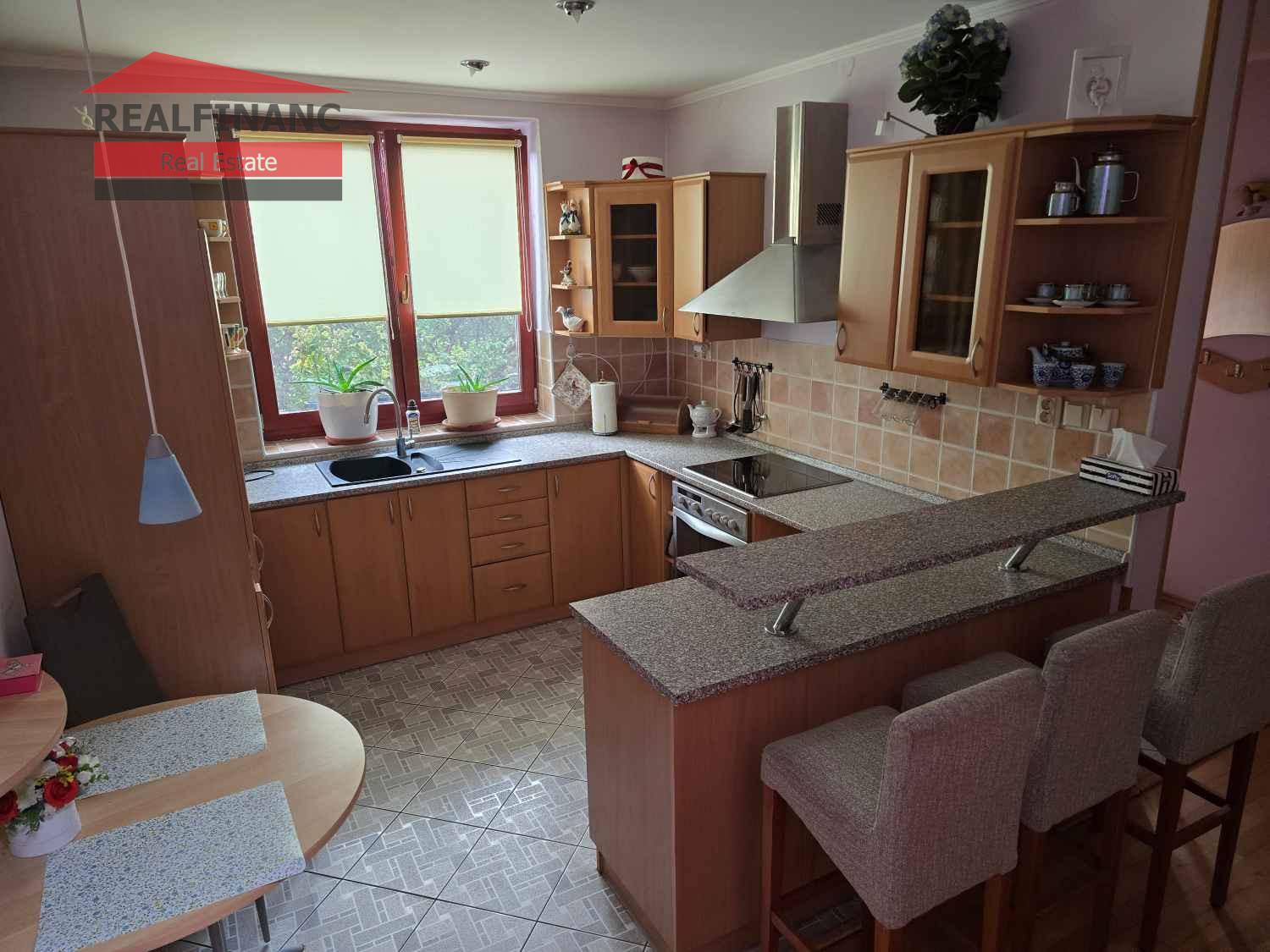 Na prenájom po rekonštrukcii 3-izbový byt 100 m2, v rodinnom dome pre 3 študentky kúsok od centra, Oblúková ulica, Trnava.