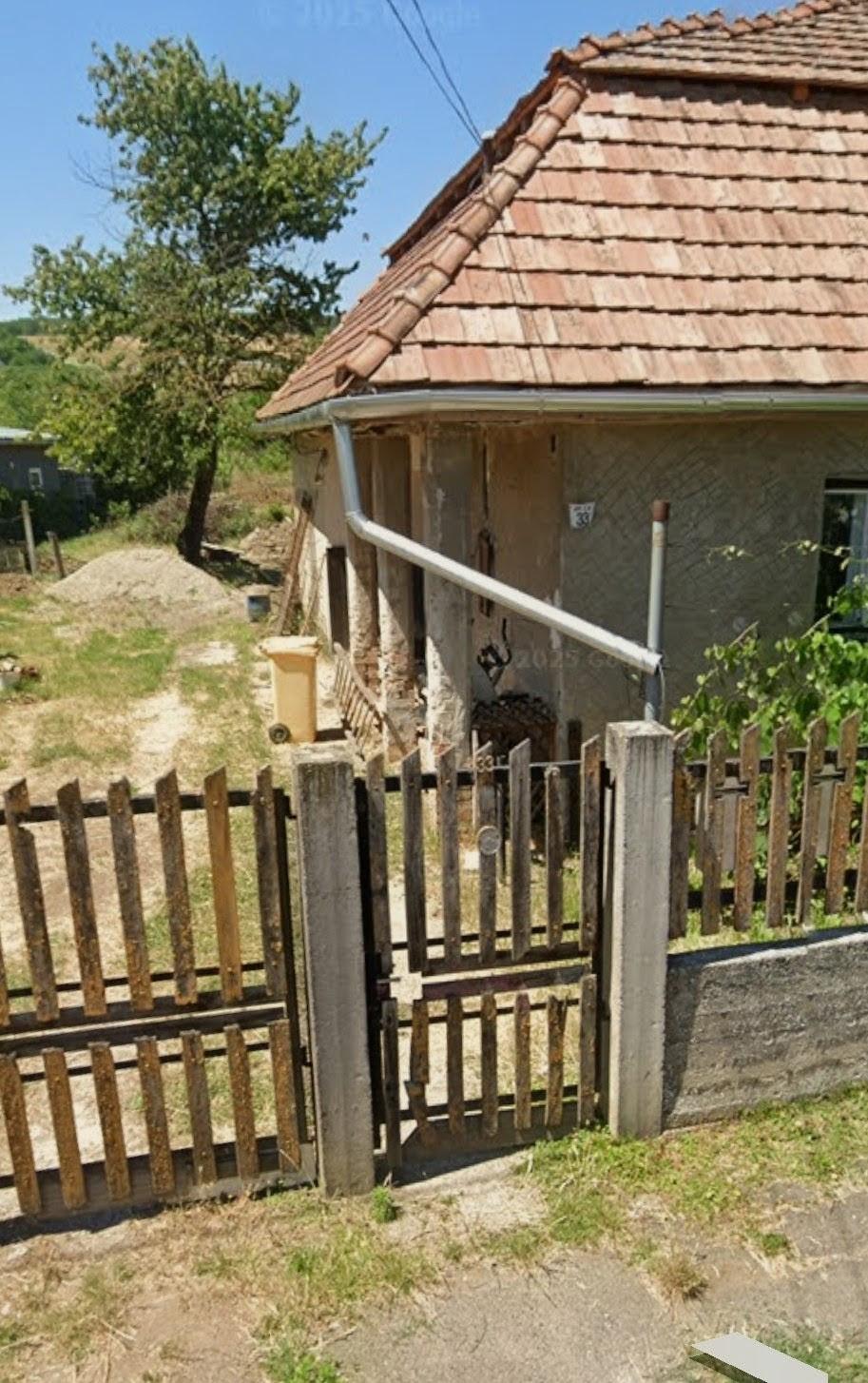 Starší rodinný dom 20 min od Košíc s veľkým pozemkom