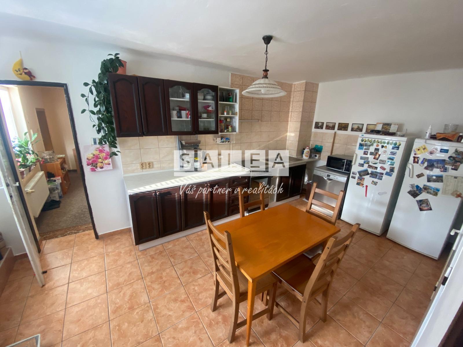 Rodinný dom v Slovenskom Grobe, 110 m2 – veľký pozemok 2 142 m² , všetky IS