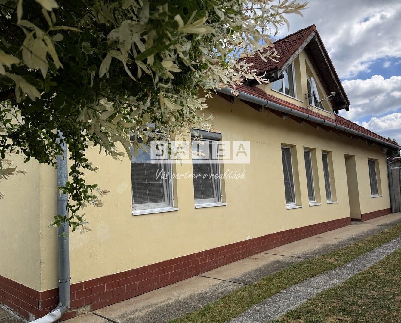 5 izbový rodinný dom v Šali + menší domček pre rodičov