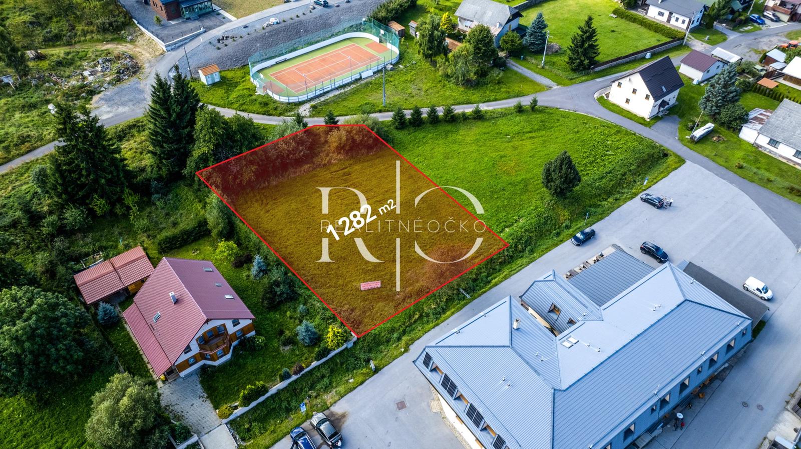 Na predaj  – LUKRATÍVNY POZEMOK v obci KRAHULE