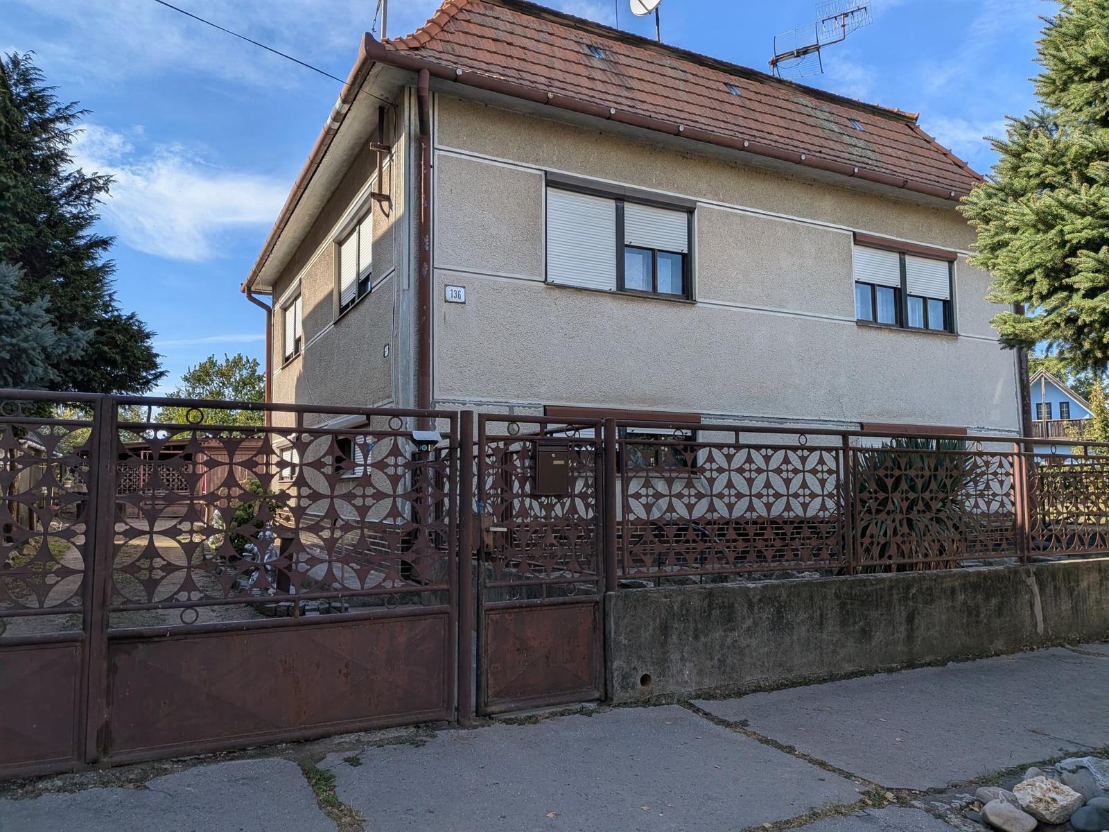 exkluzívne na predaj 4 izbový rodinný dom, Plavé Vozokany, okres Levice.