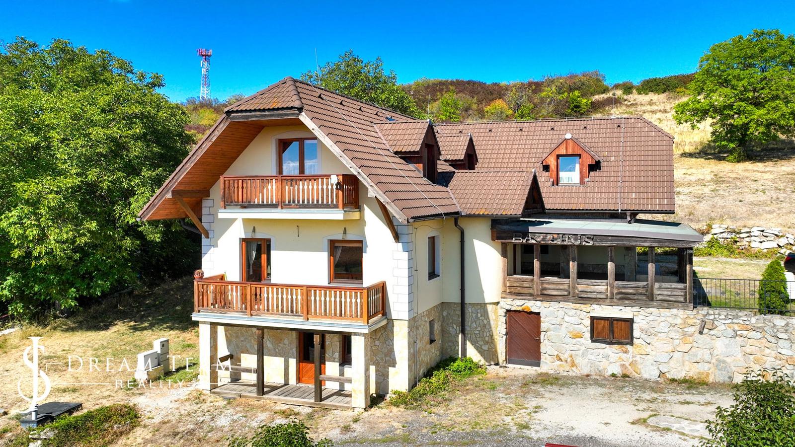 Penzión - Rodinné sídlo s pozemkom 8 753m2, Dudince