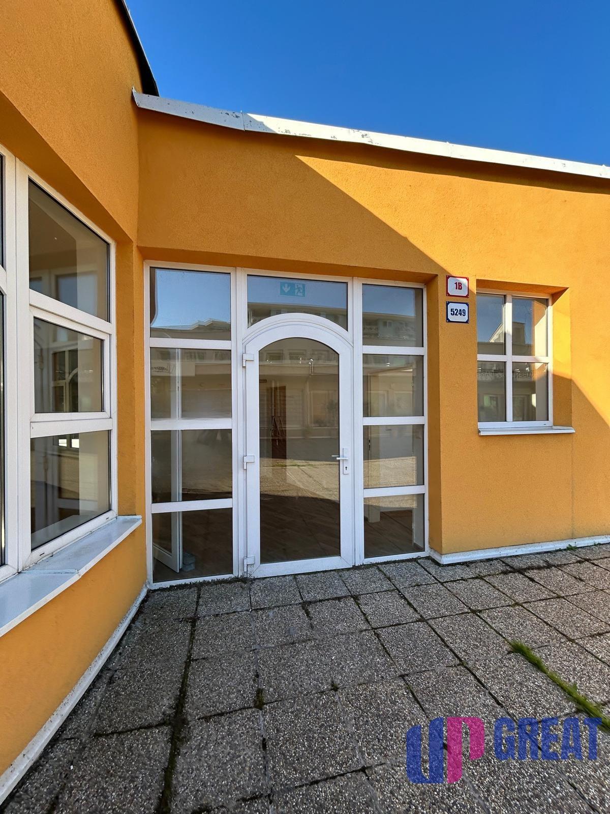 PREDAJ obchodného priestoru na komerčné využitie v Karlovej Vsi. – fotka 2