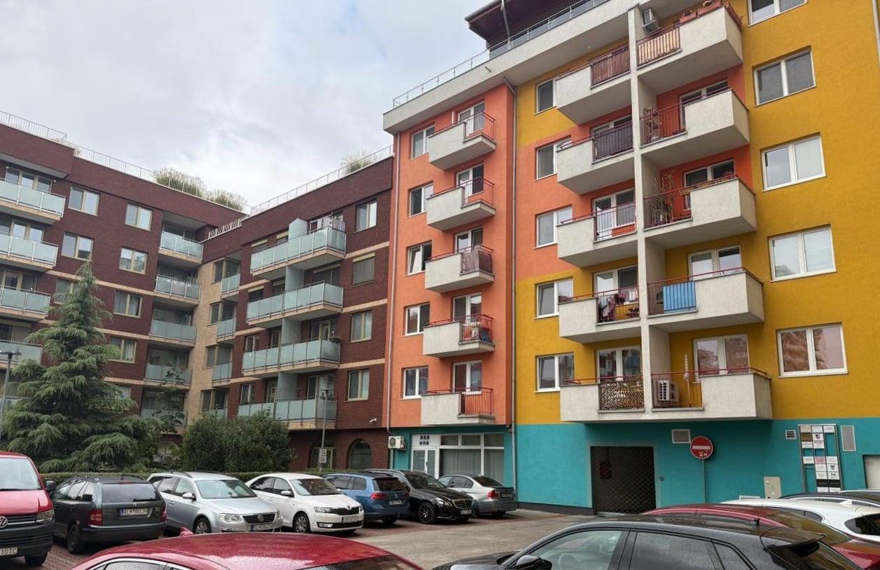 Novostavba 3oj izbový byt upravený dispozične z 2oj izbového, novostavba Šustekova