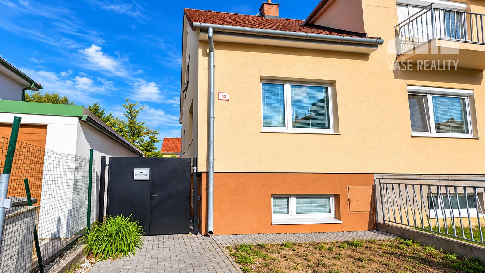 Útulné a kompletne zariadené bývanie v rodinnom dome so záhradkou – Piešťany, Floreát