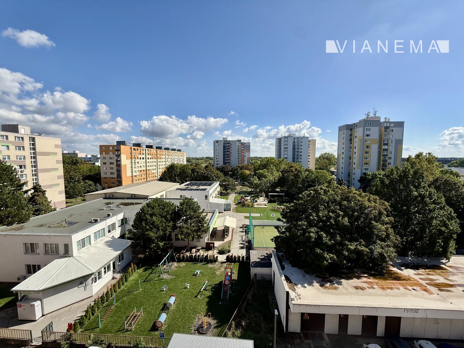 4-IZBOVÝ BYT S BALKÓNOM | PETRŽALKA – HUMENSKÉ NÁMESTIE