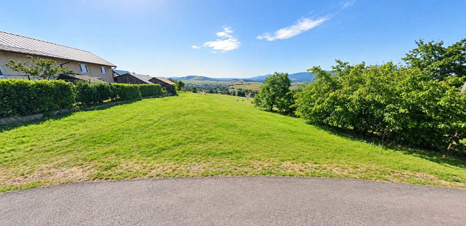 STAVEBNÝ POZEMOK 2 164 m² – PROČ | RD / CHATA | IS | ASFALTOVÁ CESTA