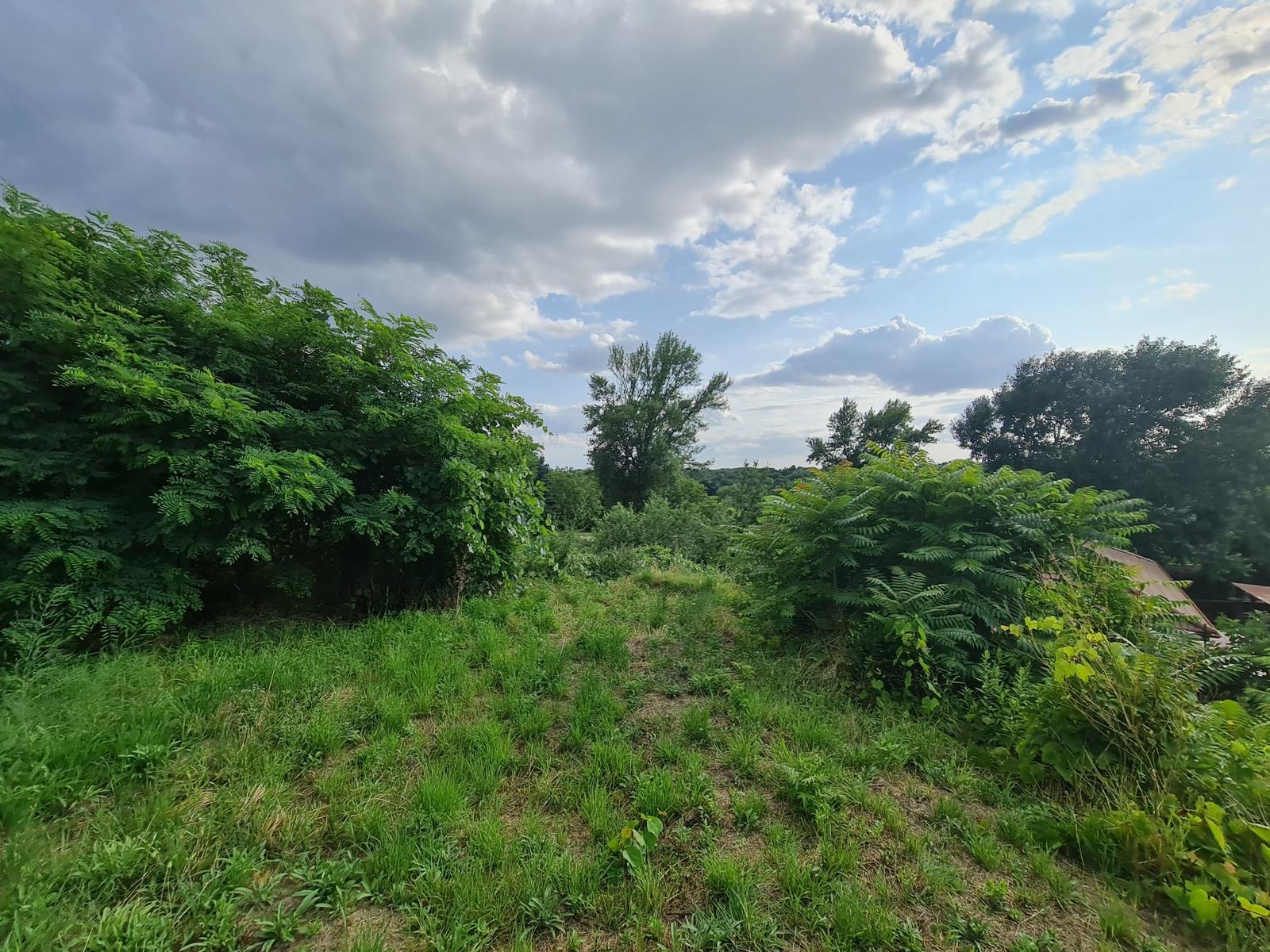 STAVEBNÝ 600m2 JUHOZÁPADNÝ pozemok s výhľadom široko-ďaleko