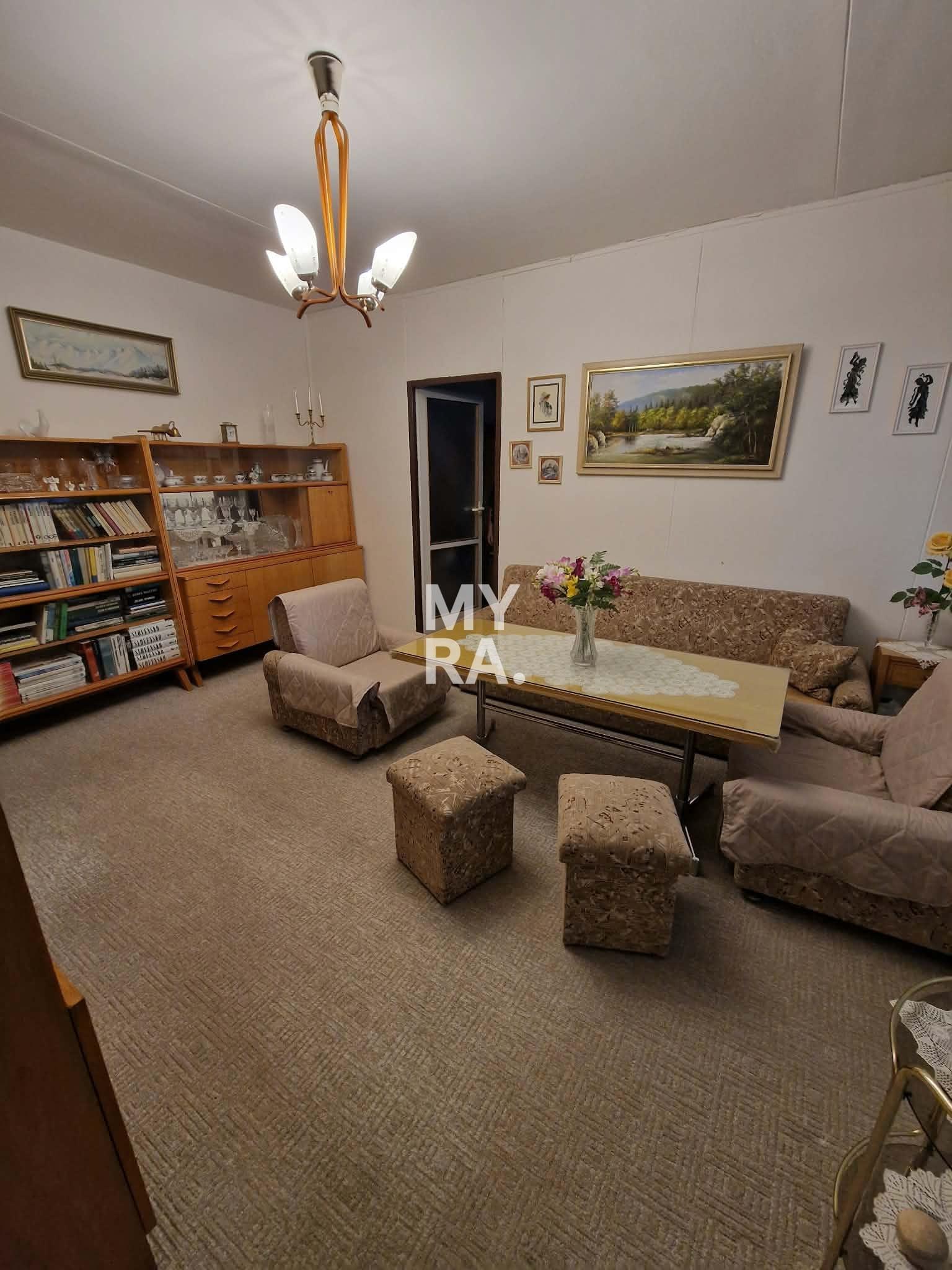 3. izb. byt, výmera 58 m2, 8 m2 loggia, v blízkosti OC Lidl a Magistrátu