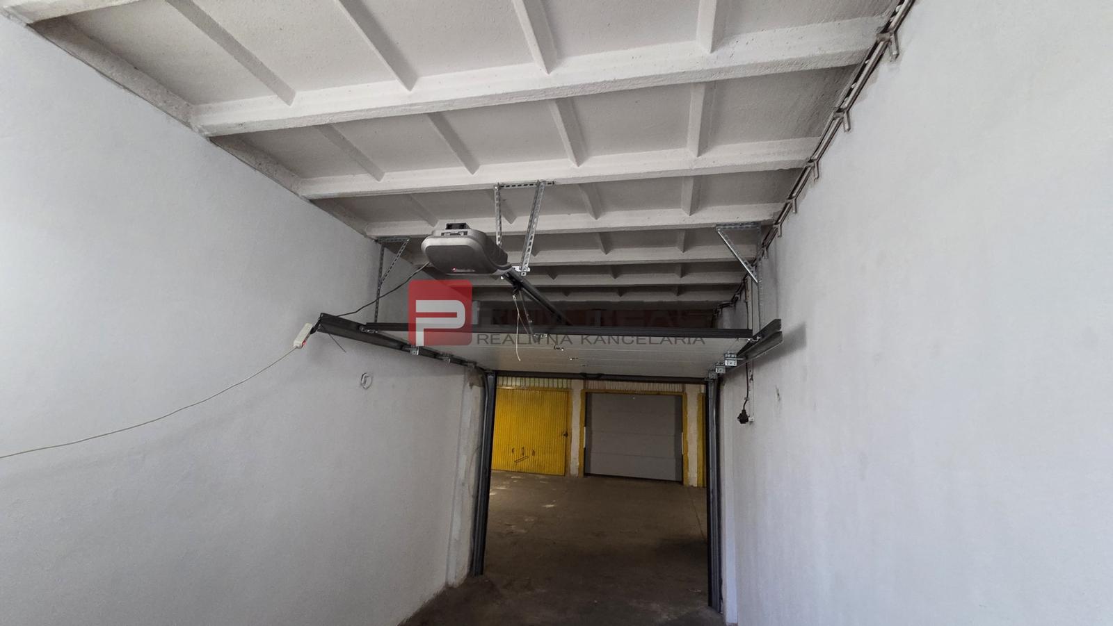 Na predaj garáž Pionierska s elektrickou garážovou bránou – fotka 2