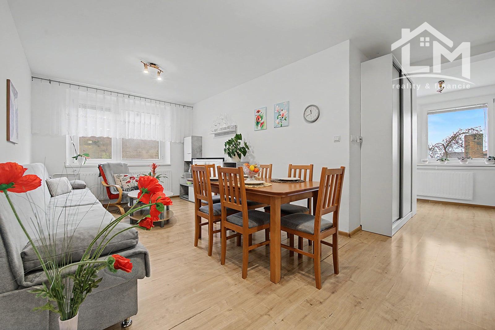 Priestranný rodinný dom 243 m² | 2 obytné časti | pozemok 1 560 m² | Hrádok