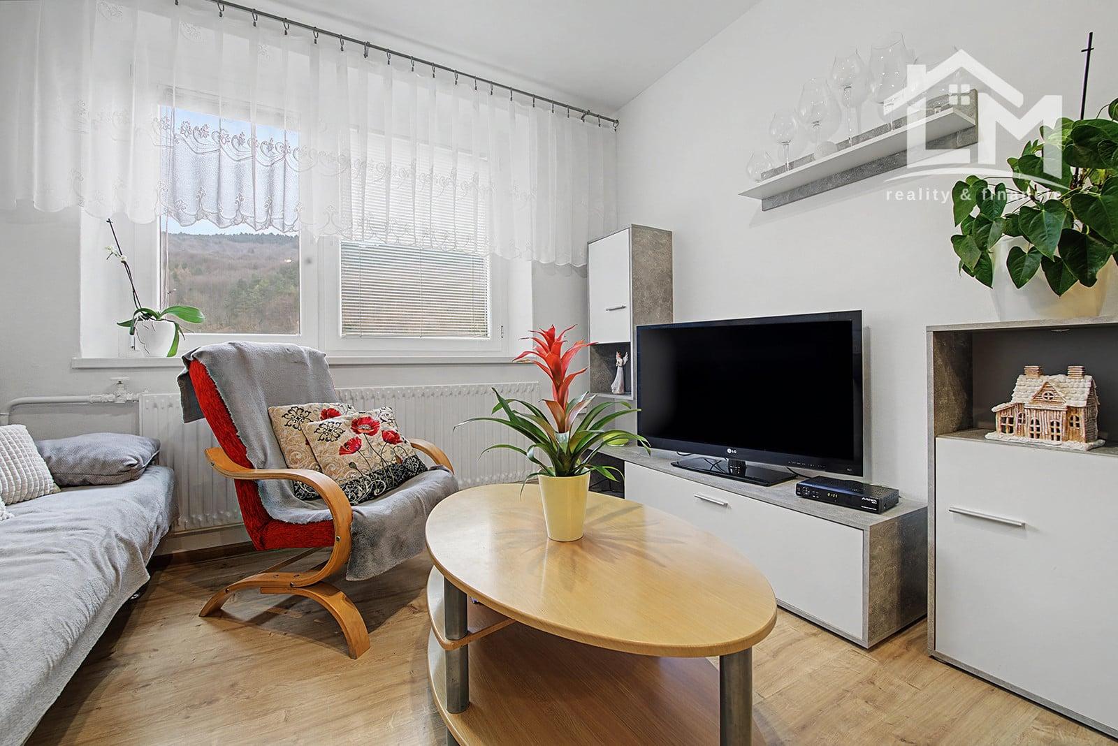 Priestranný rodinný dom 243 m² | 2 obytné časti | pozemok 1 560 m² | Hrádok – fotka 2