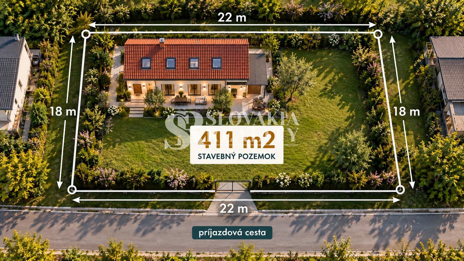 Pozemok s rozostavaným domom so stavebným povolením - 411 m²